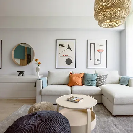 Elegant Overlooking The Music Academy Apartamento