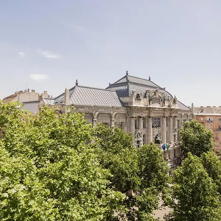Апартаменты Elegant Overlooking The Music Academy *